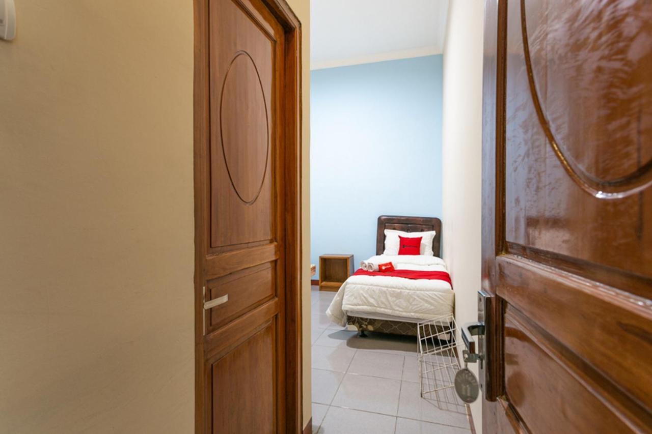 Reddoorz Syariah @ Sakinah Guesthouse Sragen Exterior foto